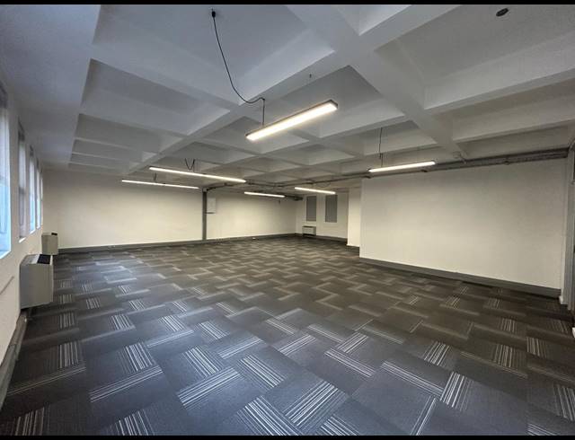 142M² OFFICE TO LET IN FORESHORE